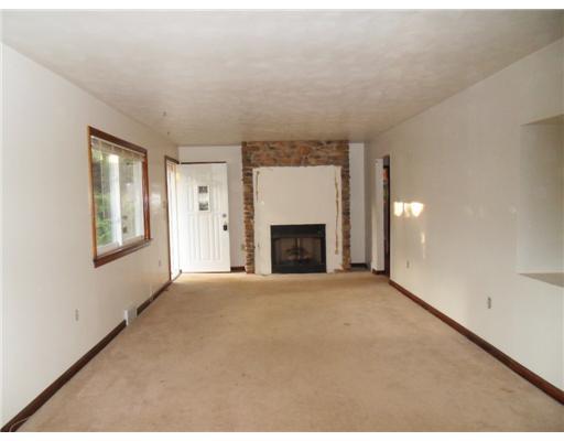 908 Hamil Road Penn Hills, PA 15147 - Photo 2 of 9 Living Room. / Dining Room