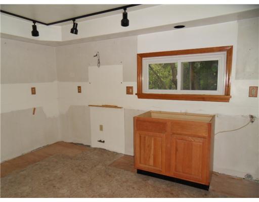 908 Hamil Road Penn Hills, PA 15147 - Photo 4 of 9 Kitchen.