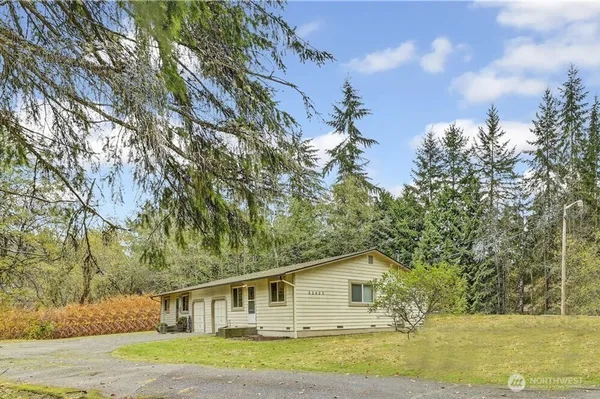 $2,500 | 22423 95th Avenue Southeast, Unit B, Woodinville, WA 98077