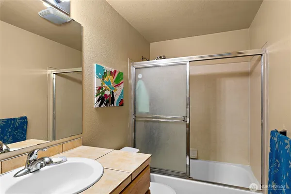 $2,500 | 22423 95th Avenue Southeast, Unit B, Woodinville, WA 98077