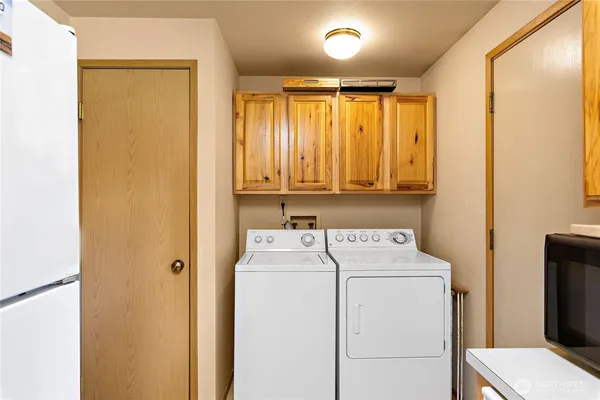 $2,500 | 22423 95th Avenue Southeast, Unit B, Woodinville, WA 98077