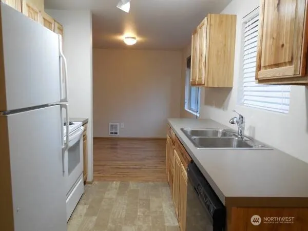 $2,500 | 22423 95th Avenue Southeast, Unit B, Woodinville, WA 98077
