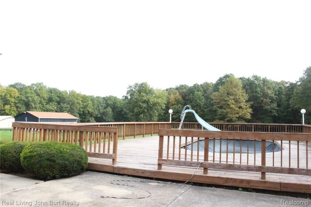 1320 North Van Road Holly, MI 48442 - Photo 18 of 21 IMG_4105.JPG