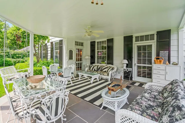 a view of a room with shelf
