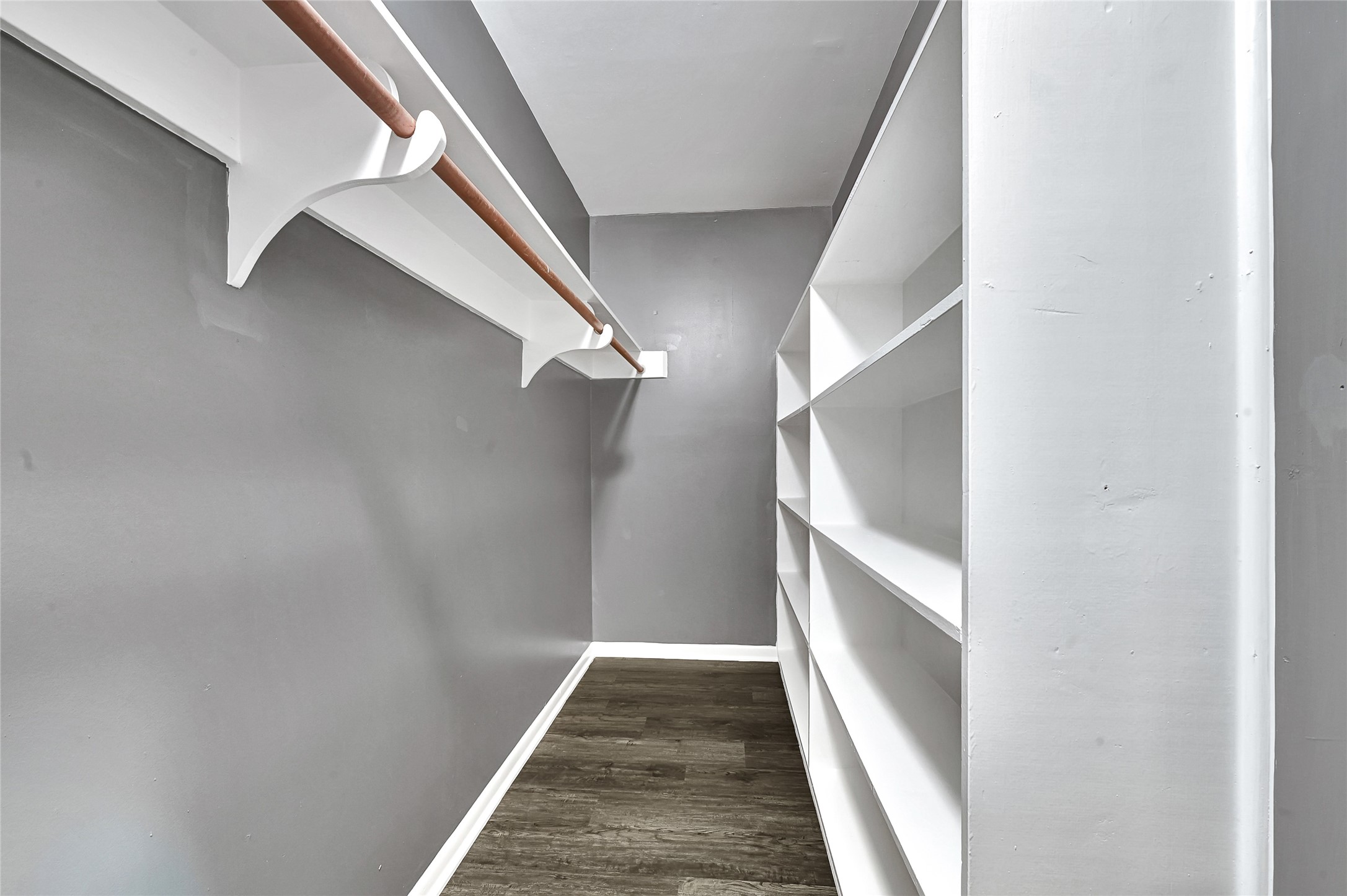 1712 Redwood Circle Alvin, TX 77511 - Photo 19 of 23 a view of entryway