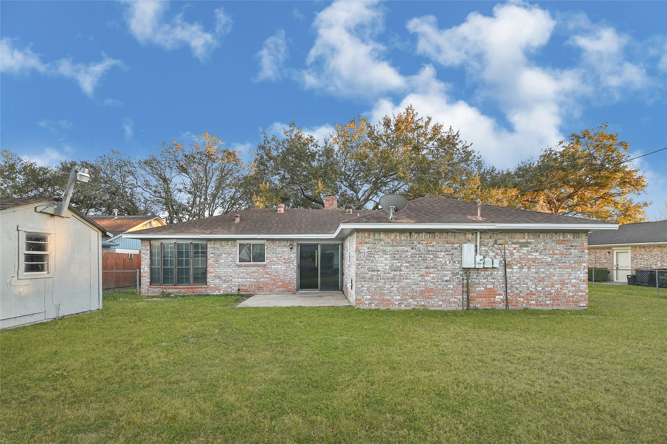 1712 Redwood Circle Alvin, TX 77511 - Photo 4 of 23 front view of house with a yard