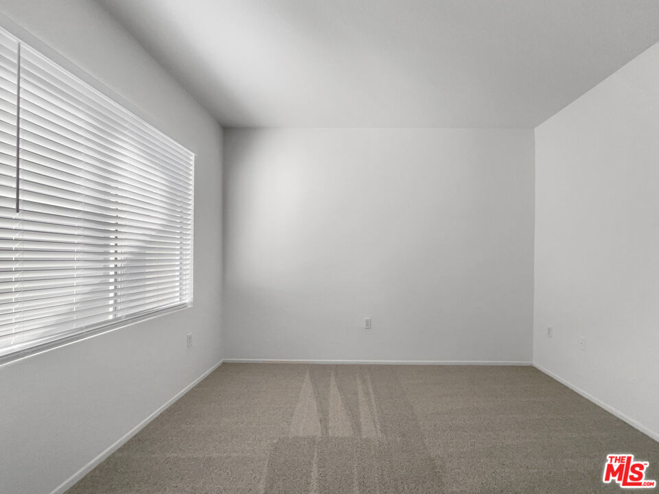 20000 Plum Canyon Road, Unit 1815 Santa Clarita, CA 91350 - Photo 17 of 21 an empty room with a window