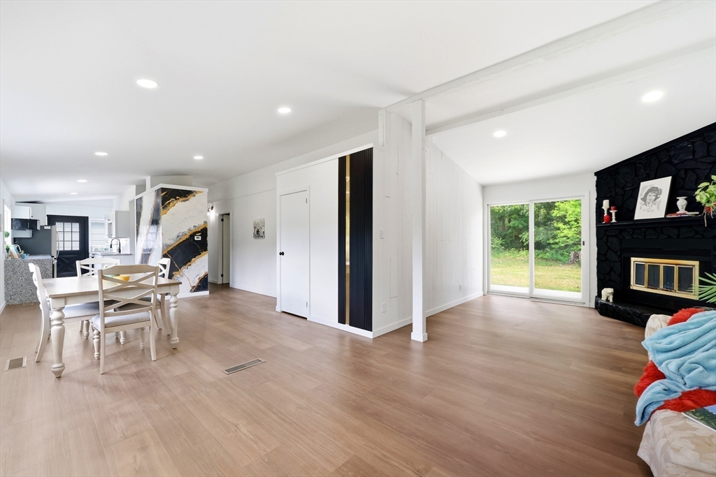 37 Sun Valley Road Holyoke, MA 01040 - Photo 5 of 28