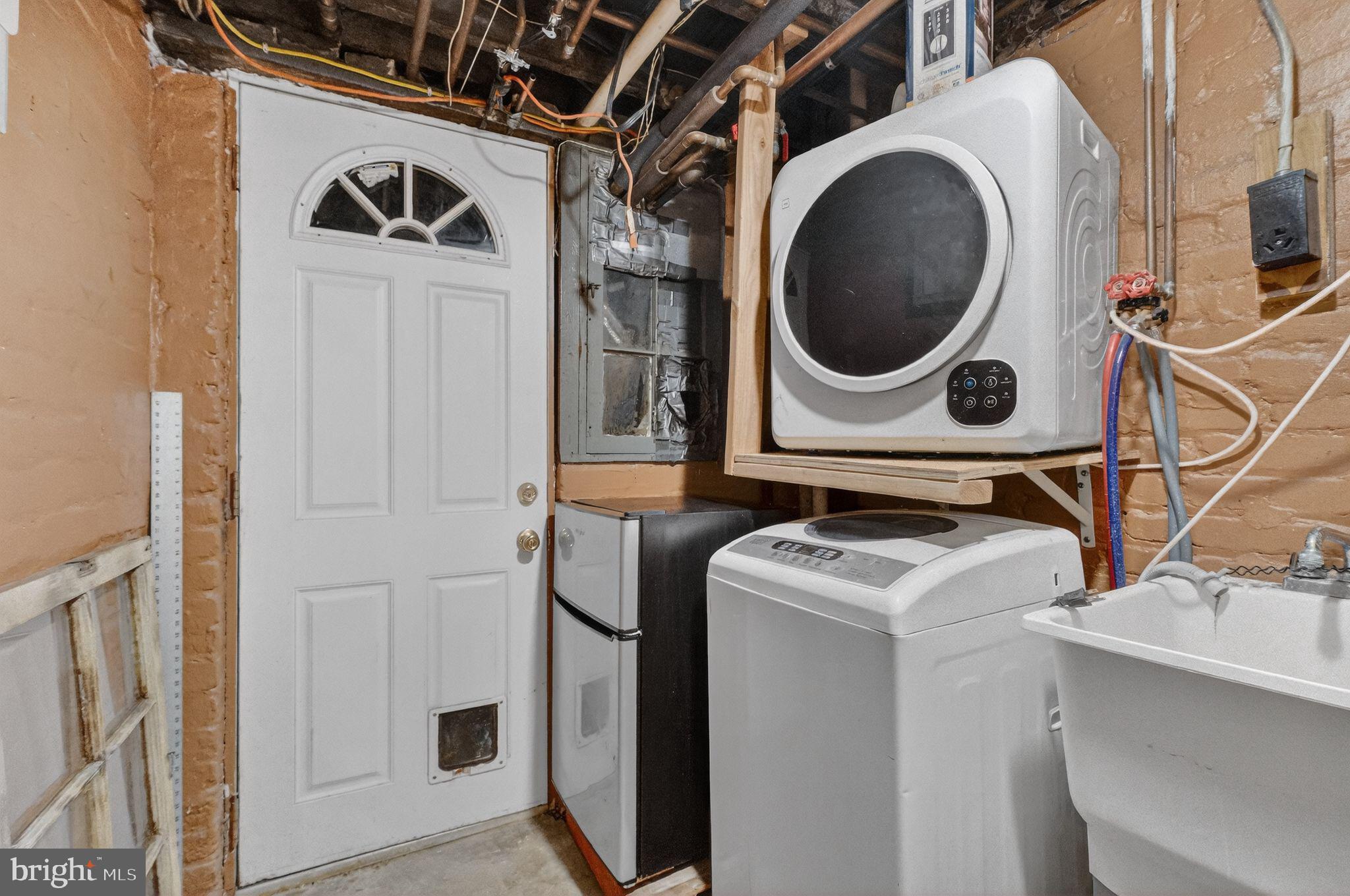 206 Cromwell Terrace Northeast Washington, DC 20002 - Photo 14 of 17 a utility room with dryer and washer