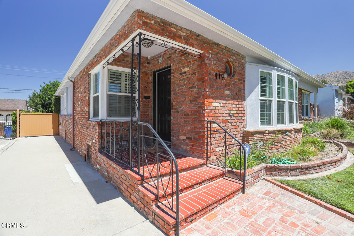 419 Cambridge Drive Burbank, CA 91504 - Photo 2 of 38 a view of a house with backyard and sitting area