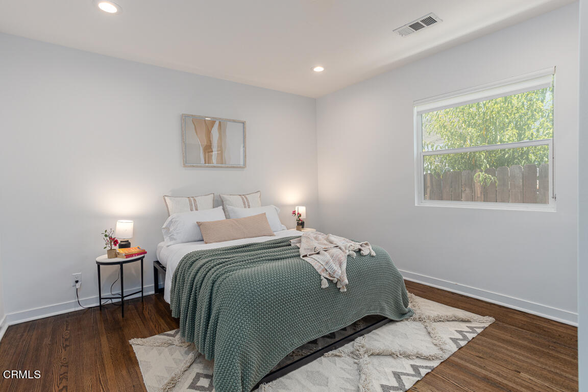 419 Cambridge Drive Burbank, CA 91504 - Photo 23 of 38 a bedroom with a bed and wooden floor