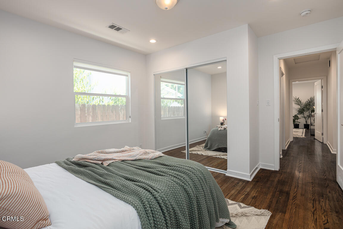 419 Cambridge Drive Burbank, CA 91504 - Photo 24 of 38 a bedroom with a bed and a window