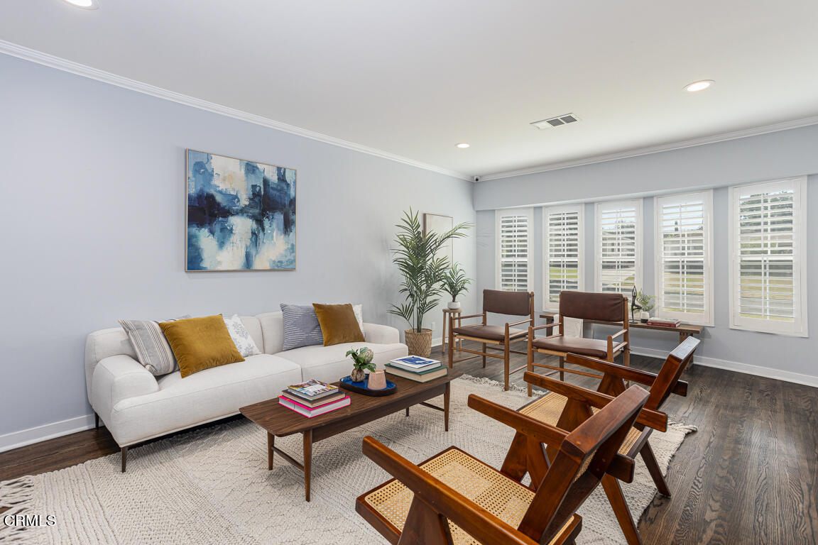 419 Cambridge Drive Burbank, CA 91504 - Photo 3 of 38 a living room with furniture and a wooden floor