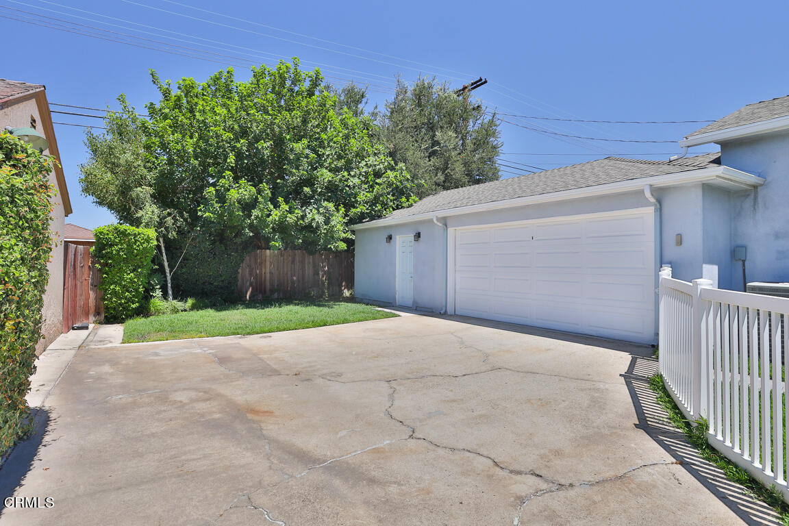 419 Cambridge Drive Burbank, CA 91504 - Photo 35 of 38 a view of outdoor space and yard