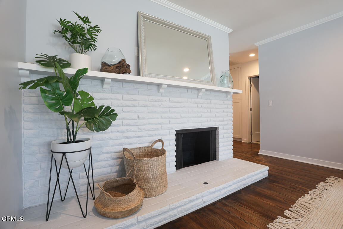 419 Cambridge Drive Burbank, CA 91504 - Photo 9 of 38 a living room with furniture a potted plant and a fireplace