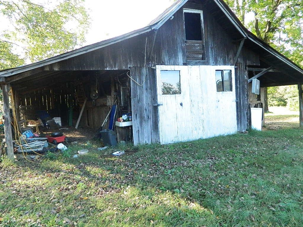 1180 Bennetts Road Huntingdon, TN 38344 - Photo 4 of 19 a view of back yard of the house