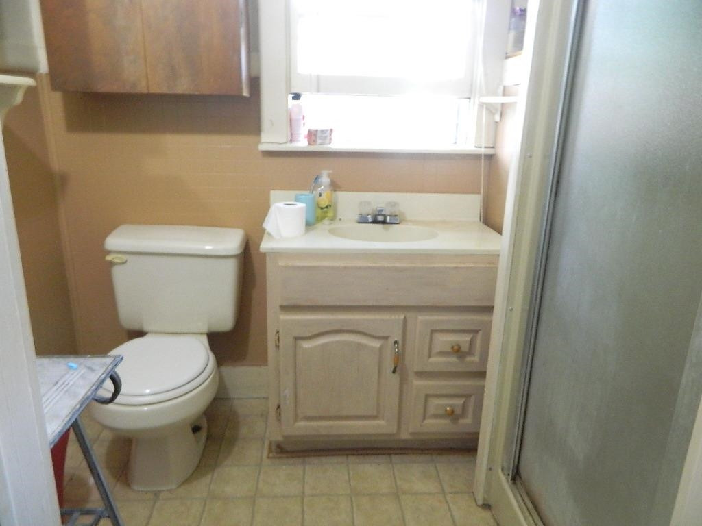 1180 Bennetts Road Huntingdon, TN 38344 - Photo 7 of 19 a bathroom with a toilet sink and mirror