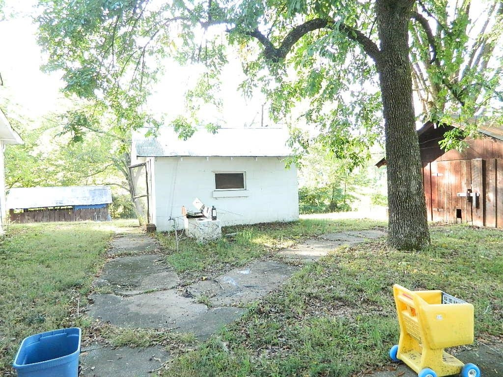 1180 Bennetts Road Huntingdon, TN 38344 - Photo 8 of 19 a view of a backyard with tree s