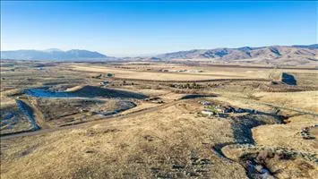 a view of an ocean and a mountain view