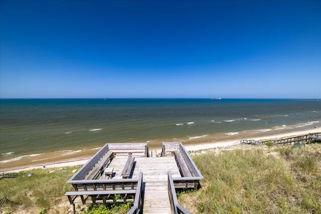 $1,250,000 | 4679 Forest Ridge Drive, Holland, MI 49423