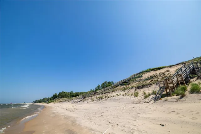 $1,250,000 | 4679 Forest Ridge Drive, Holland, MI 49423