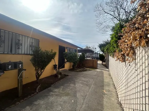 $595,000 | 2218 North Glenn Avenue, Fresno, CA 93704