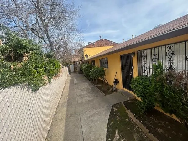 $594,500 | 2218 North Glenn Avenue, Fresno, CA 93704