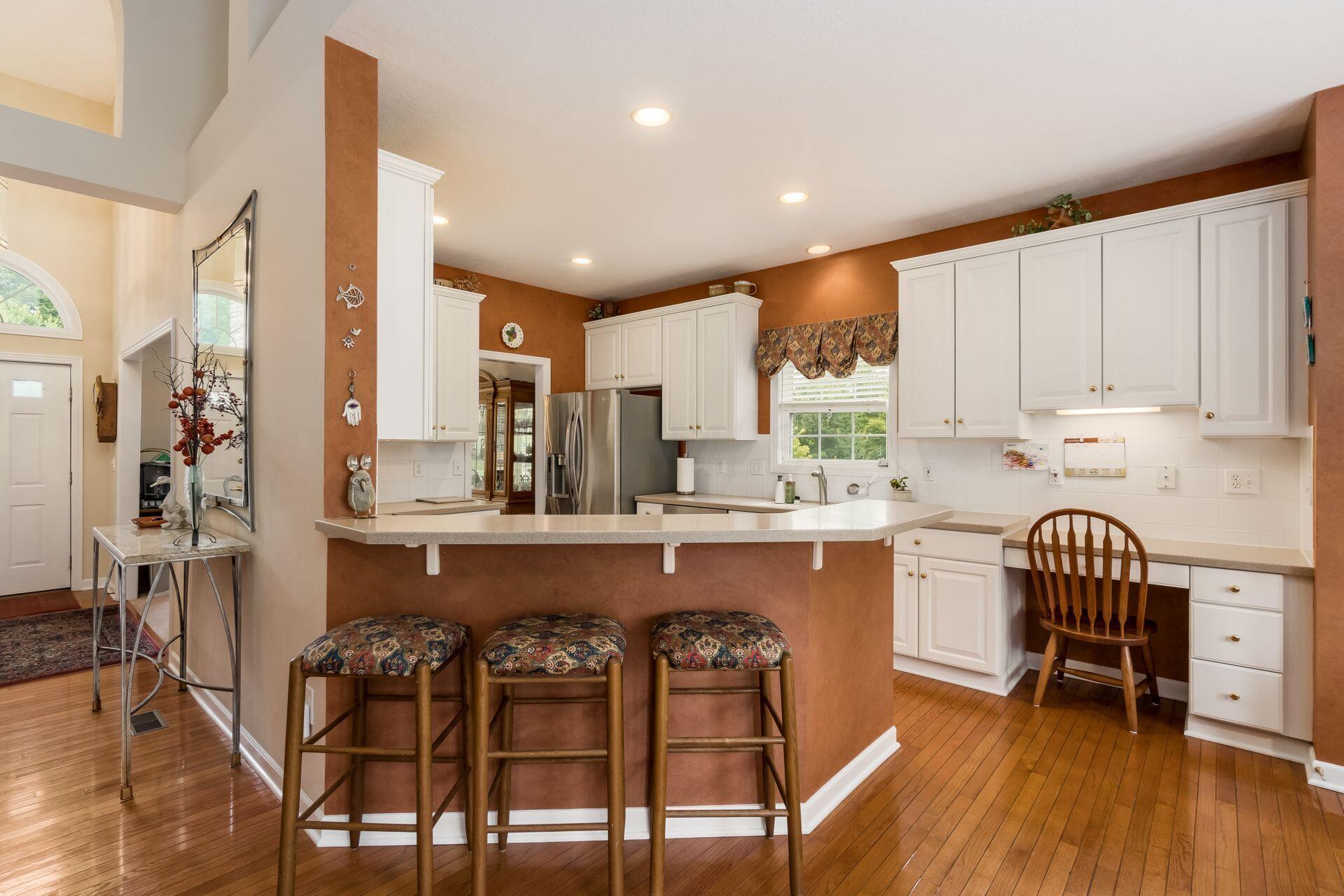 960 Reece Ridge Drive Columbus, OH 43230 - Photo 26 of 66 Kitchen/Bar