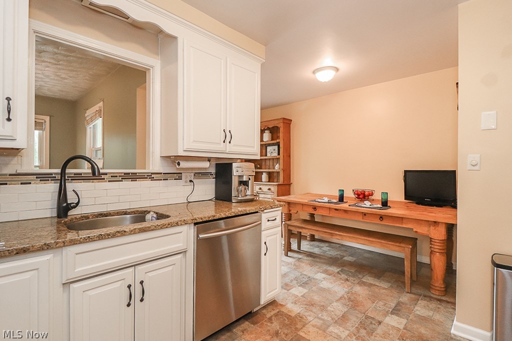 5214 East Farnhurst Road Cleveland, OH 44124 - Photo 10 of 32 Another view of the eat-in kitchen.