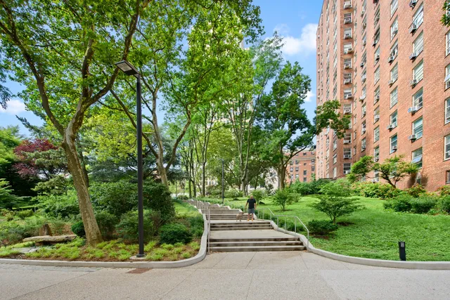 $685,000 | 549 West 123rd Street, Unit 6B | Morningside Heights