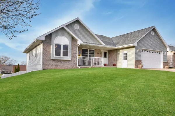 $445,000 | 1108 Fieldstone Drive, Hartford, WI 53027