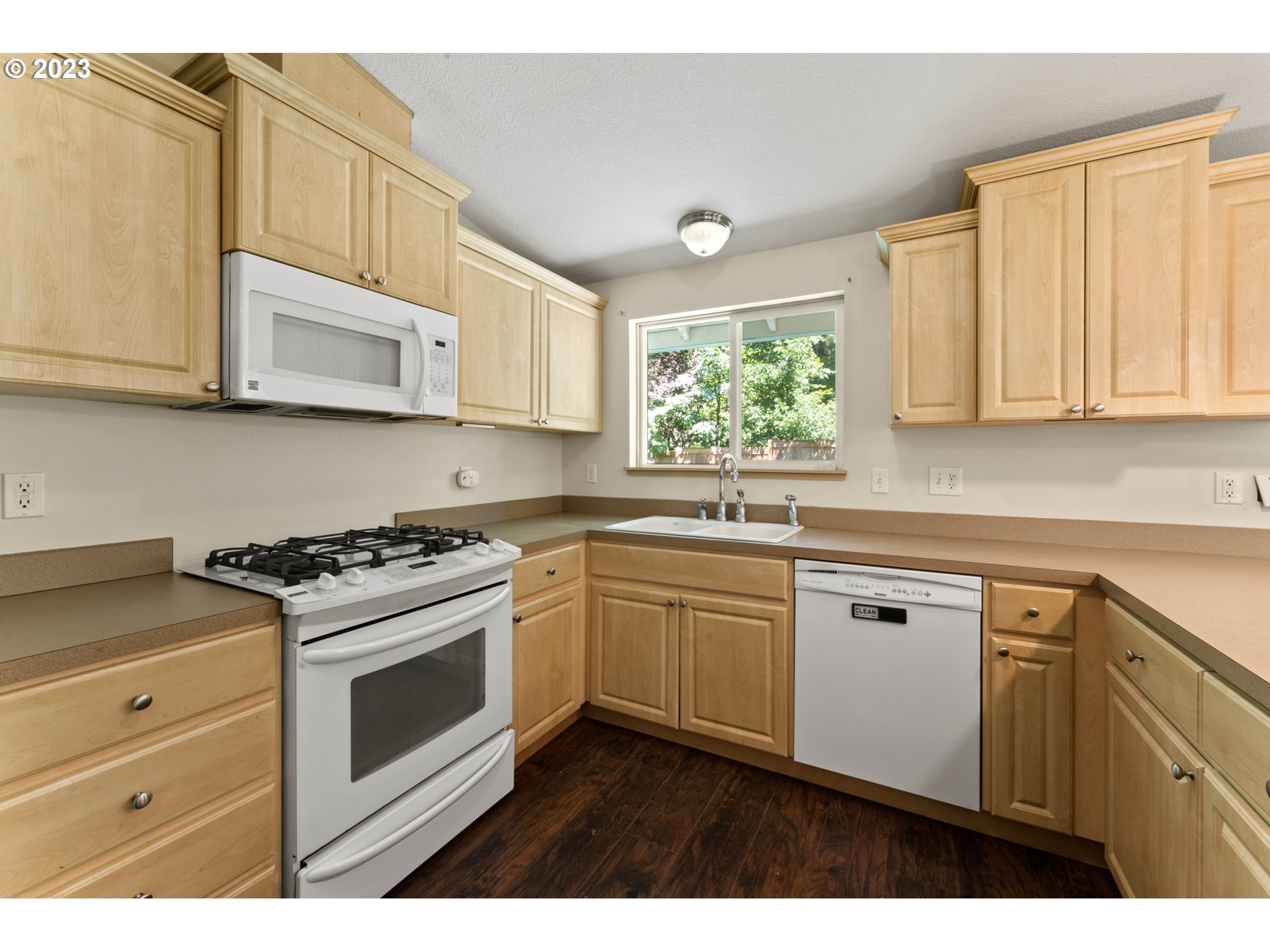 22045 East Pinewood Lane Rhododendron, OR 97049 - Photo 11 of 32