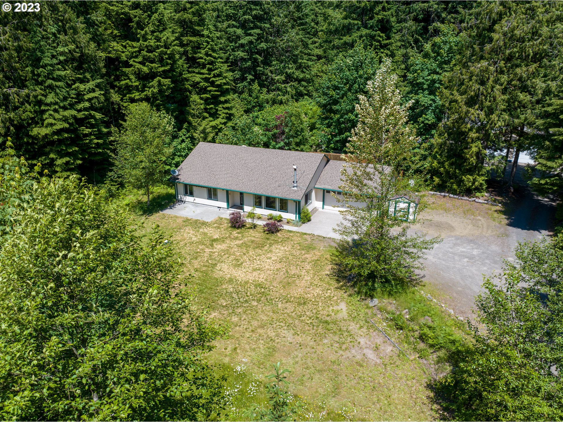 22045 East Pinewood Lane Rhododendron, OR 97049 - Photo 3 of 32