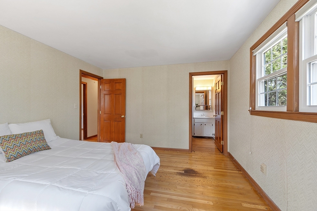 28 Mc Intosh Road Chelmsford, MA 01824 - Photo 17 of 38