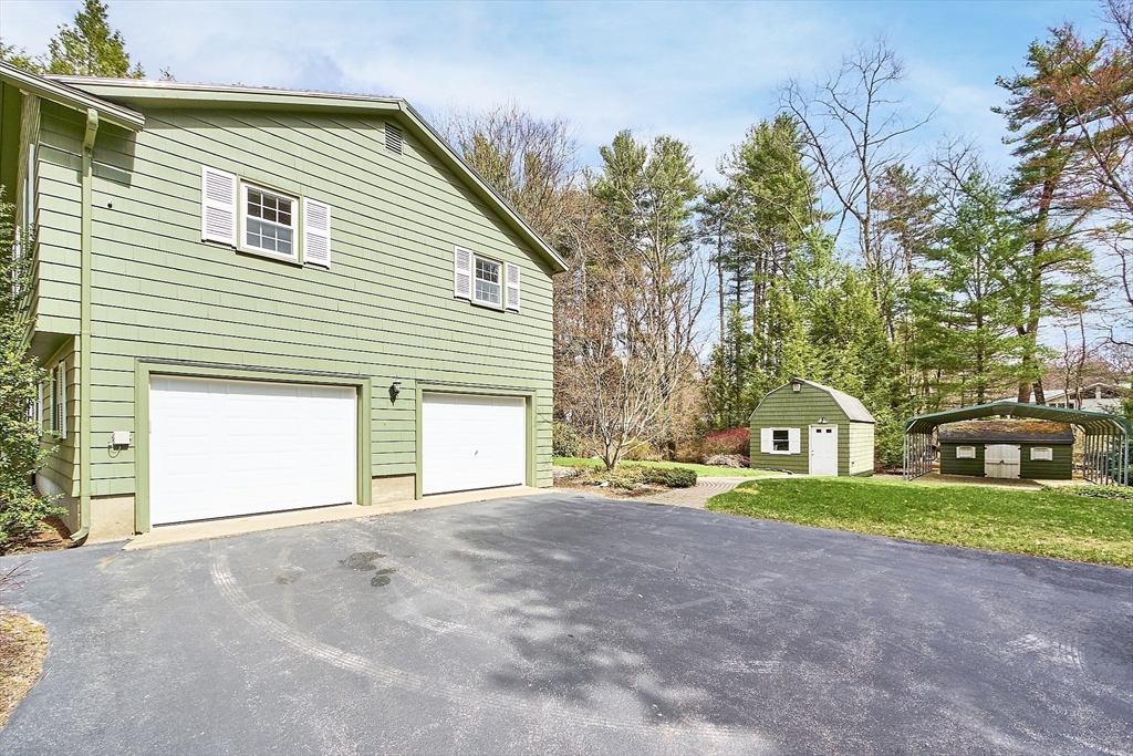 28 Mc Intosh Road Chelmsford, MA 01824 - Photo 31 of 38