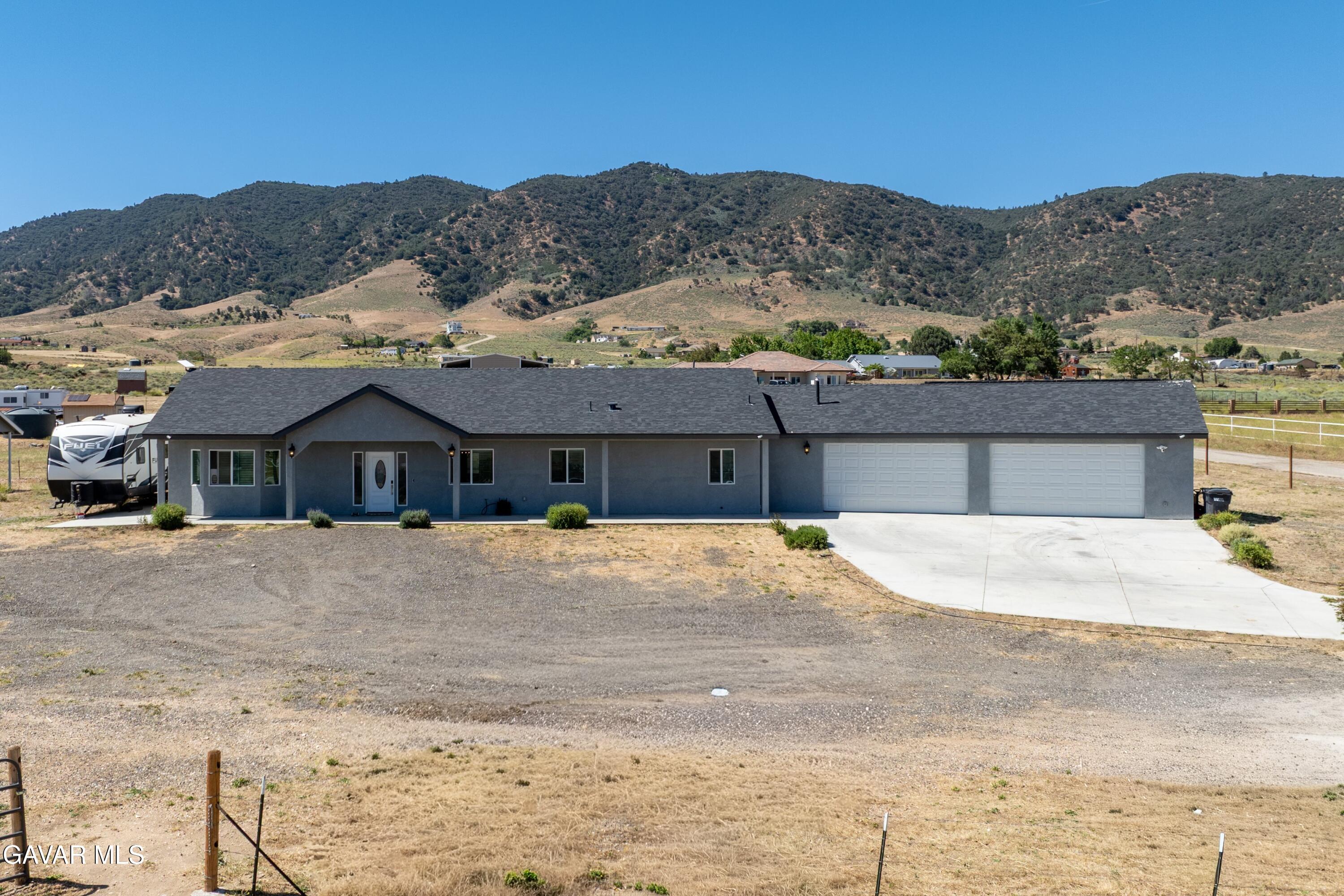 19900 Chinook Street Tehachapi, CA 93561 - Photo 4 of 38 02-DJI_0818-HDR