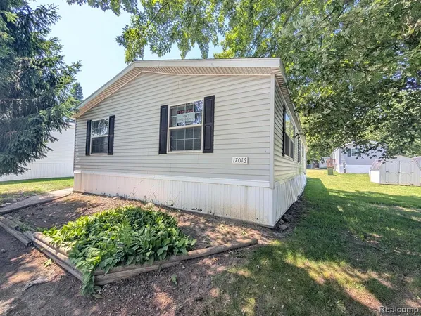 $29,900 | 17016 Sleepy Hollow Boulevard, Holly, MI 48442
