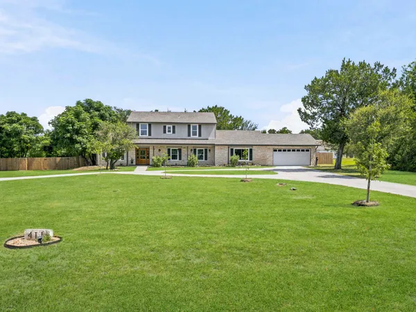 $699,000 | 411 Carriage Oaks Drive, Liberty Hill, TX 78642