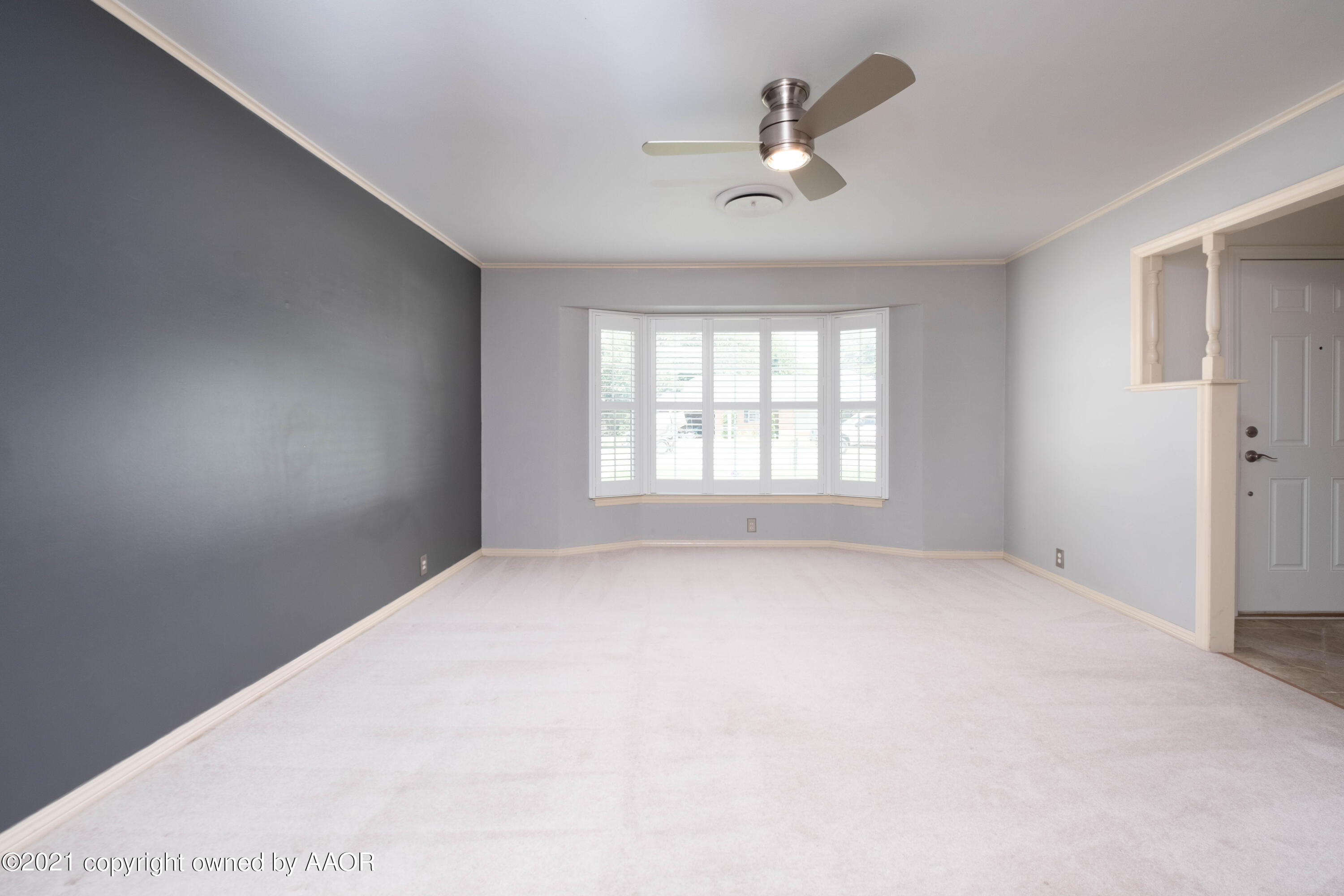 6213 Calumet Road Amarillo, TX 79106 - Photo 8 of 29 an empty room with windows and ceiling fan
