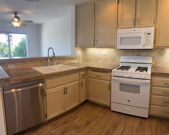 $3,900 | 4665 Los Alamos Way, Unit C, Oceanside, CA 92057