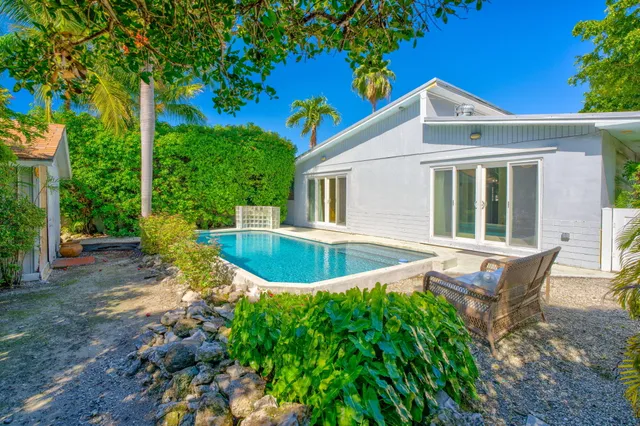 a view of a house with backyard and sitting area