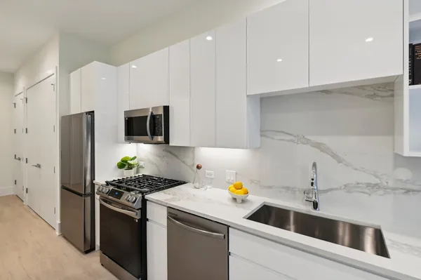 $2,895 | 812 West Adams Street, Unit 410, Chicago, IL 60607