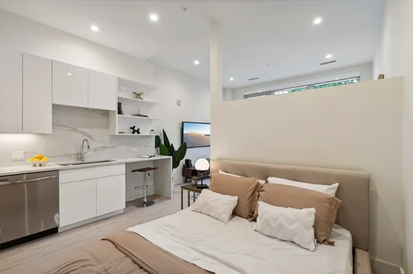 $2,895 | 812 West Adams Street, Unit 410, Chicago, IL 60607