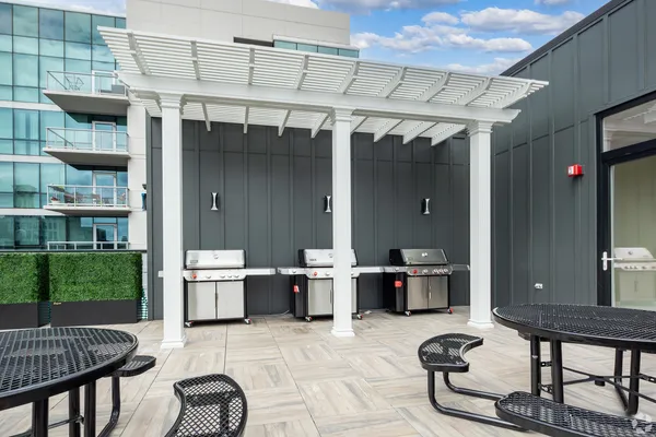 $2,895 | 812 West Adams Street, Unit 410, Chicago, IL 60607