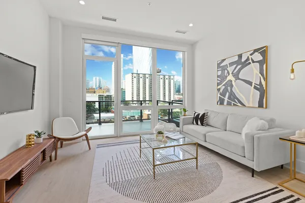 $2,895 | 812 West Adams Street, Unit 410, Chicago, IL 60607