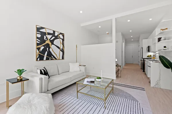 $2,895 | 812 West Adams Street, Unit 410, Chicago, IL 60607