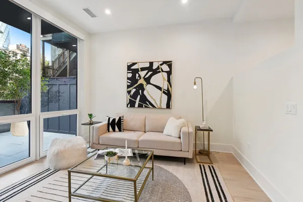 $2,895 | 812 West Adams Street, Unit 410, Chicago, IL 60607