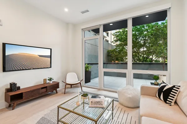 $2,895 | 812 West Adams Street, Unit 410, Chicago, IL 60607