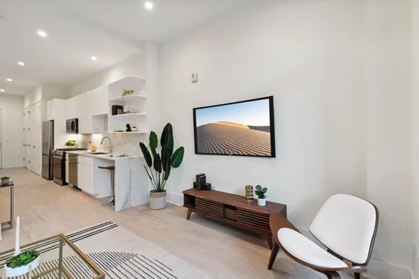 $2,895 | 812 West Adams Street, Unit 410, Chicago, IL 60607