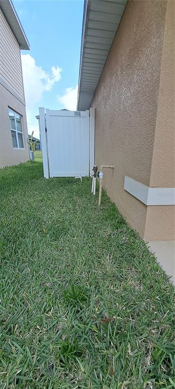 13052 Ogden Glade Road Dade City, FL 33525 - Photo 4 of 35 a backyard of a house with lots of green space